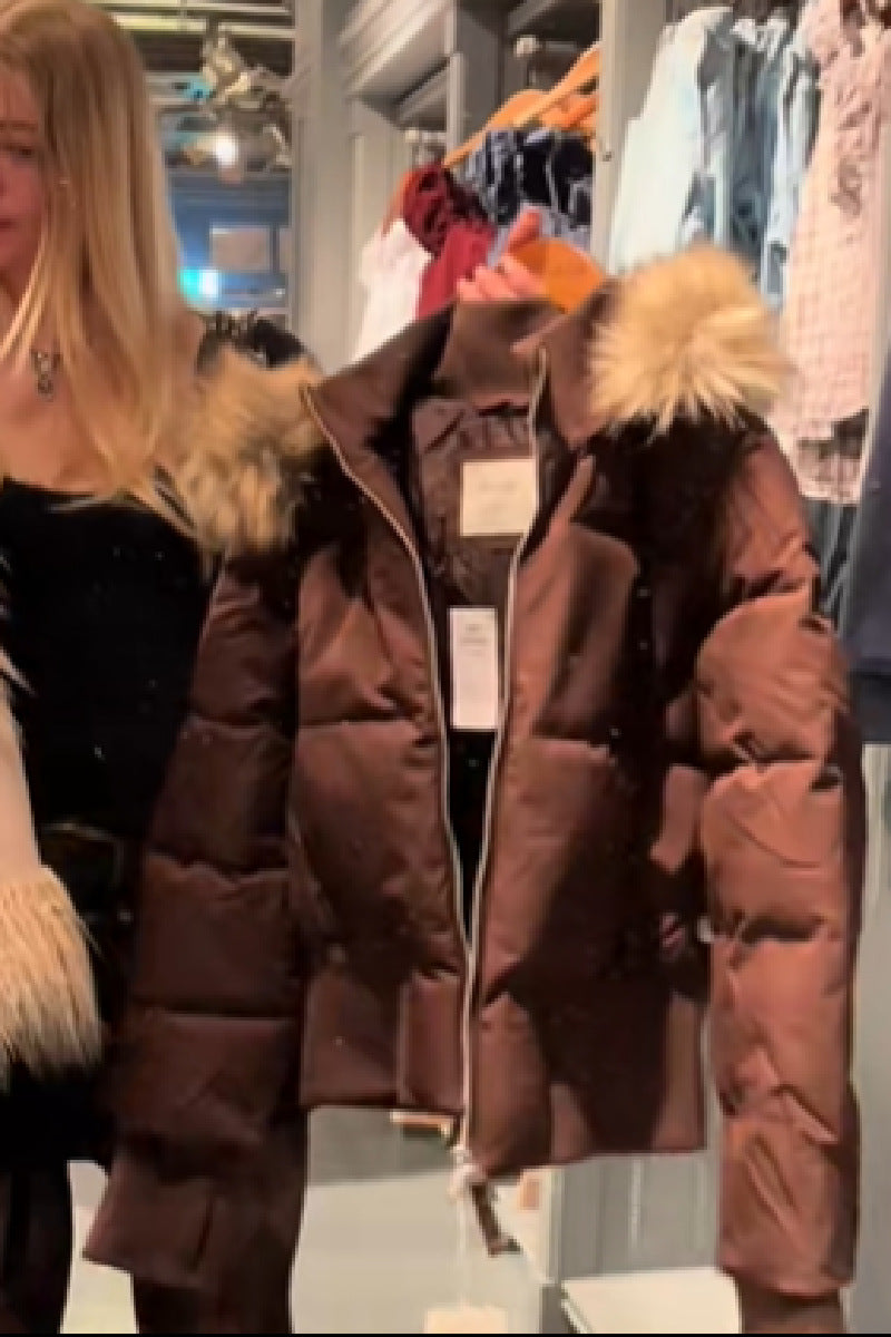 Alberte | Elegant Vatteret Dynejakke med Pelshætte