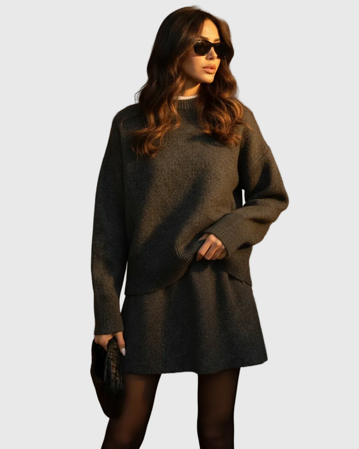 Anna | Graceful Oversized Knit Sweater and Mini Skirt Set