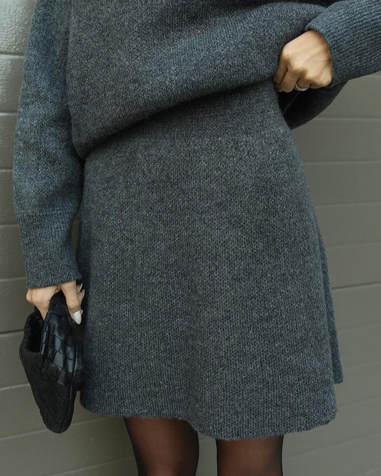 Anna | Graceful Oversized Knit Sweater and Mini Skirt Set
