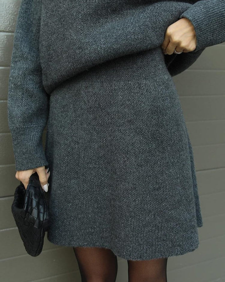Anna | Graceful Oversized Knit Sweater and Mini Skirt Set