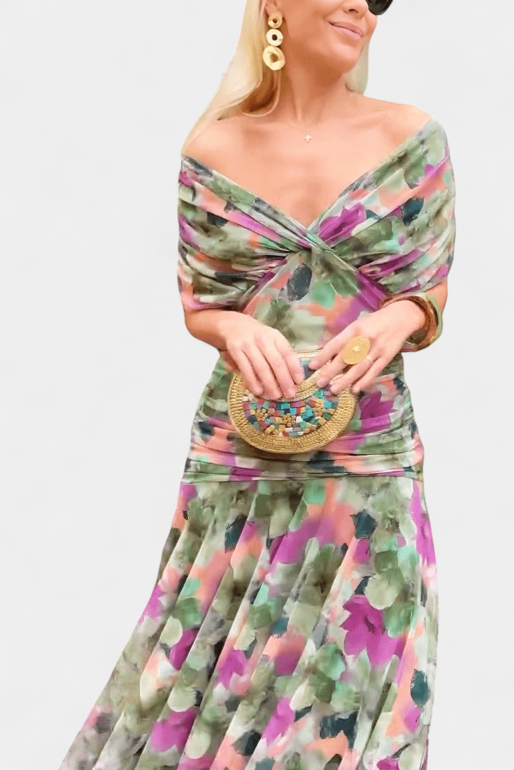 Aya | Elegant Off-Shoulder Kjole til Julefrokost med Plisseret Nederdel