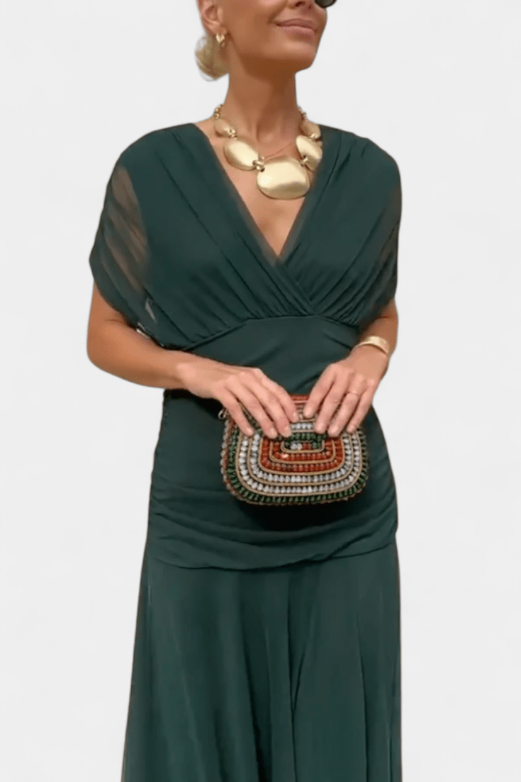 Aya | Elegant Off-Shoulder Kjole til Julefrokost med Plisseret Nederdel