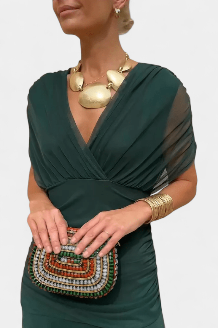 Aya | Elegant Off-Shoulder Kjole til Julefrokost med Plisseret Nederdel