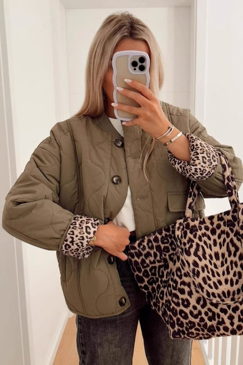 Clara | Elegant Quiltet Vinterfrakke med Mønstrede Ærmer