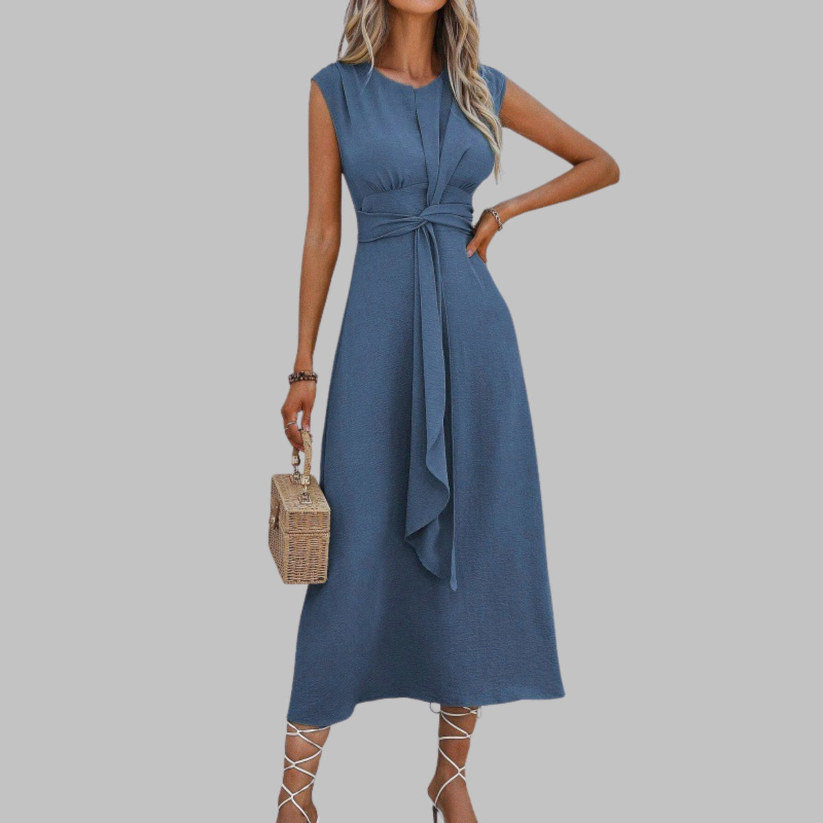 Alberte | Elegant A-line Gallakjole med Bindebånd og Rund Hals
