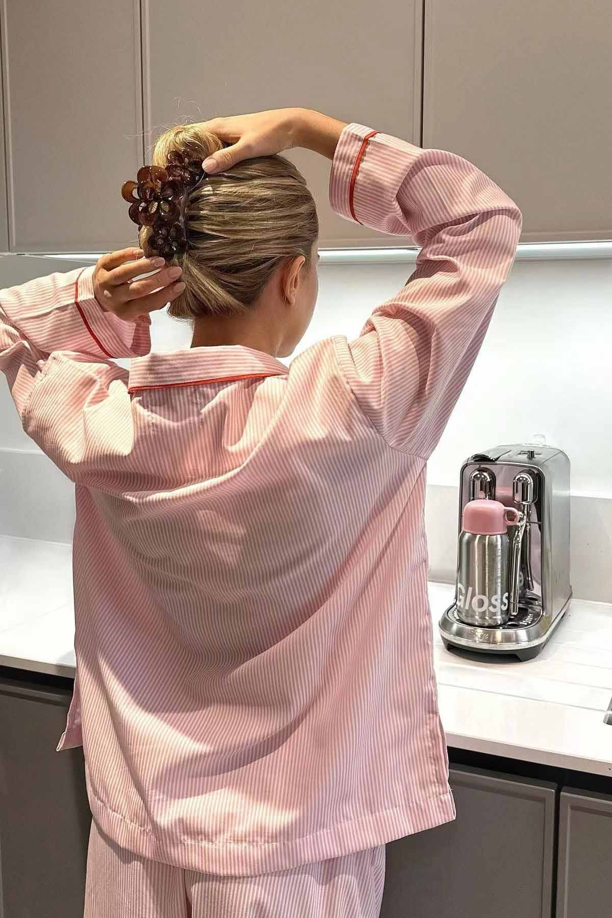 Ellen | Sofistikeret Stribet Nattøj Dame Pyjamasæt med Hjerteknapper