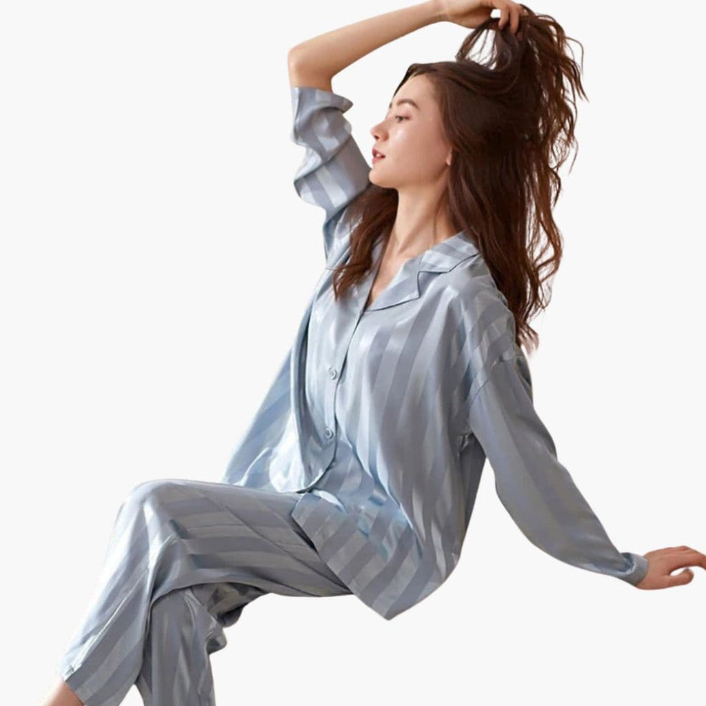 Emma | Elegant Stribet Skinnende Pyjamasæt Nattøj Dame