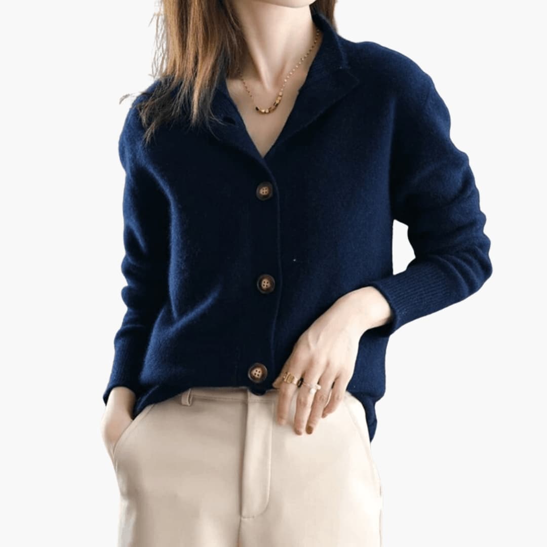 Esther | Stilfuld Cardigan Dame med Reverskrave og Knaplukning