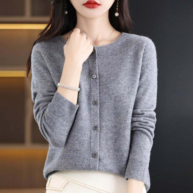 Laura | Raffineret Cardigan Dame med Rund Hals og Knapper