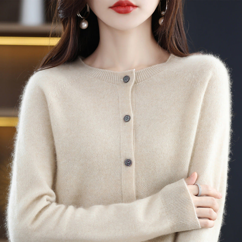 Laura | Raffineret Cardigan Dame med Rund Hals og Knapper