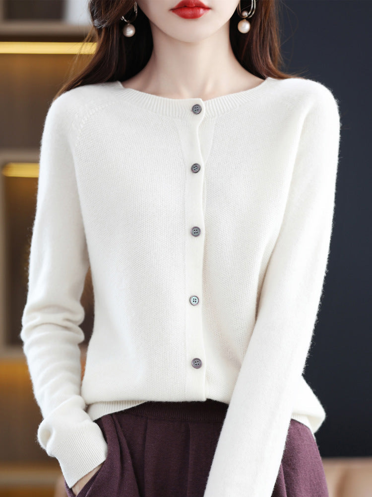 Laura | Raffineret Cardigan Dame med Rund Hals og Knapper