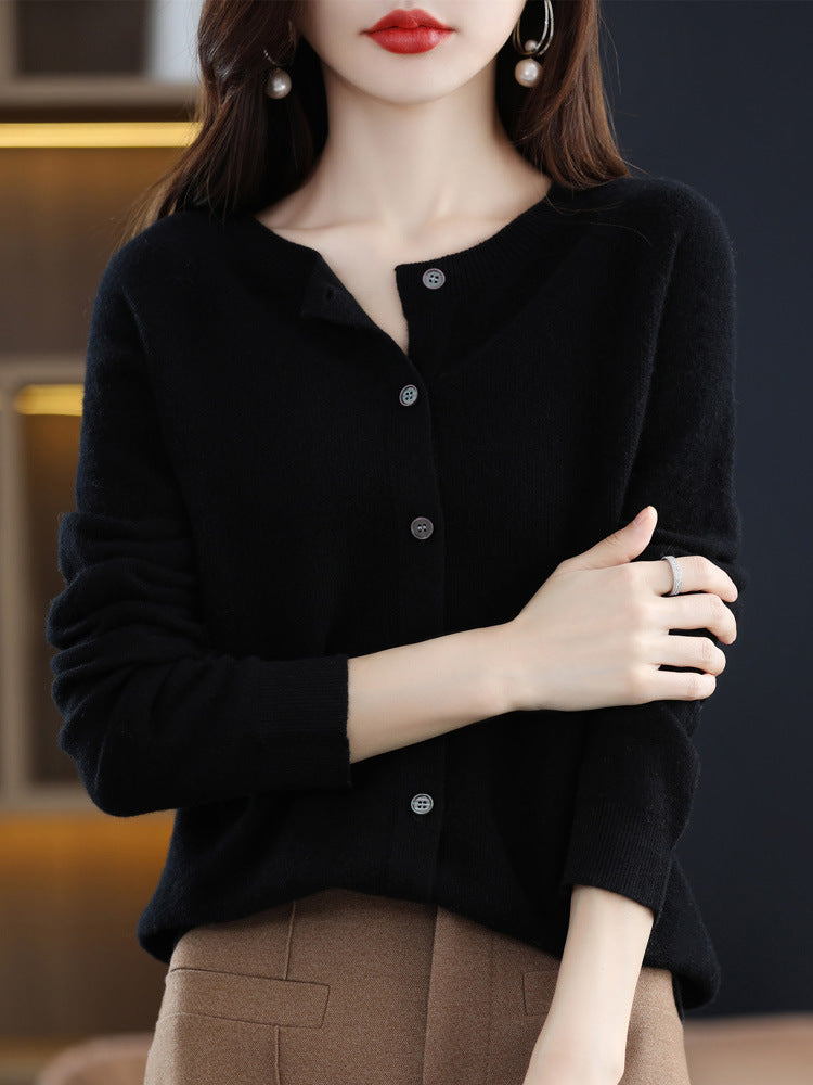 Laura | Raffineret Cardigan Dame med Rund Hals og Knapper