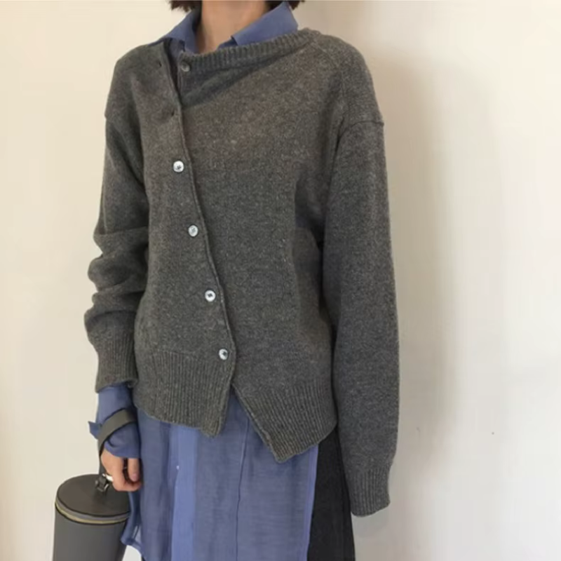Lea | Hyggelig Oversized Dame Cardigan med Skæv Knaplukning