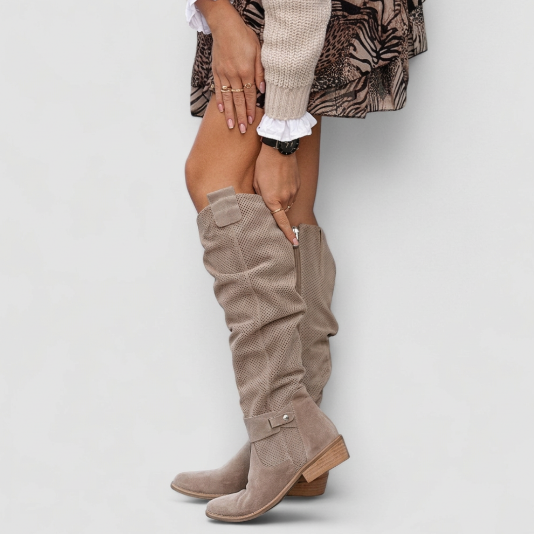 Marie | Elegant Slouchy Lange Støvler med Perforeret Detalje