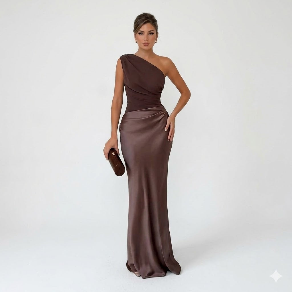 Molly | Raffineret One-Shoulder Kjole til Julefrokost