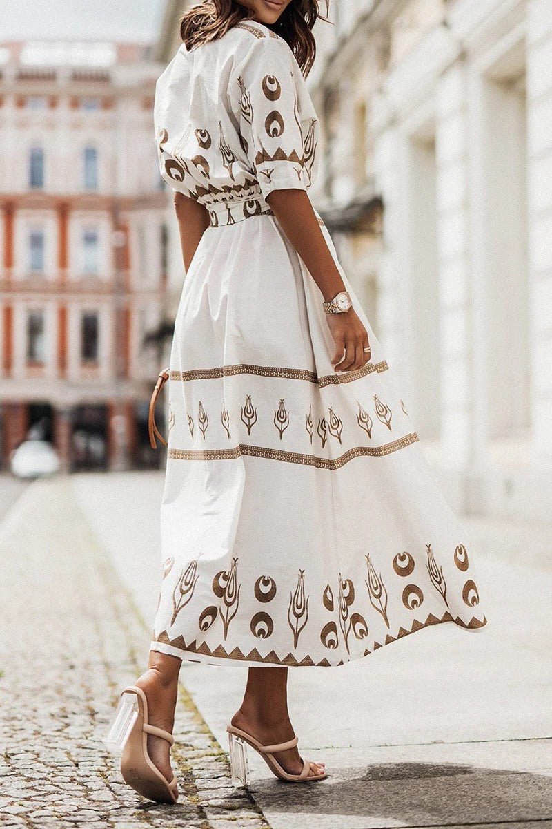 Olivia | Stilfuld Bæltet Midi Gallakjole med Bohemisk Print