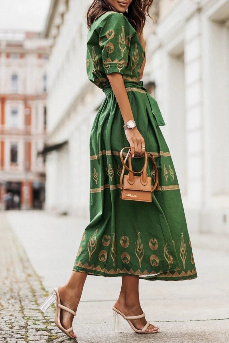 Olivia | Stilfuld Bæltet Midi Gallakjole med Bohemisk Print